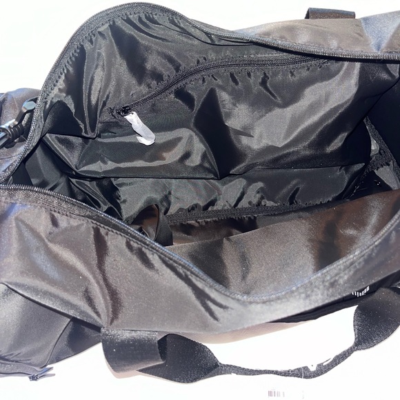 Victoria’s Secret VSX Duffle Bag BNWT - Picture 10 of 10